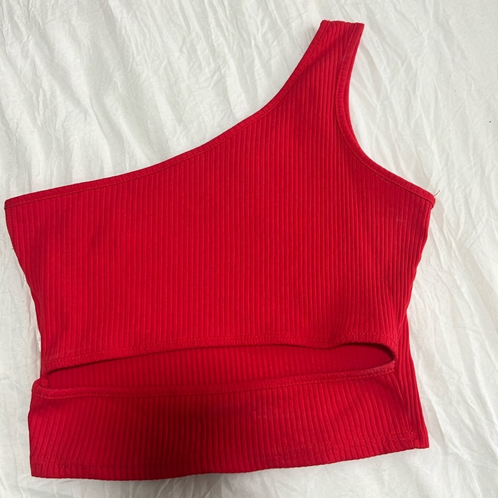 One shoulder crop top